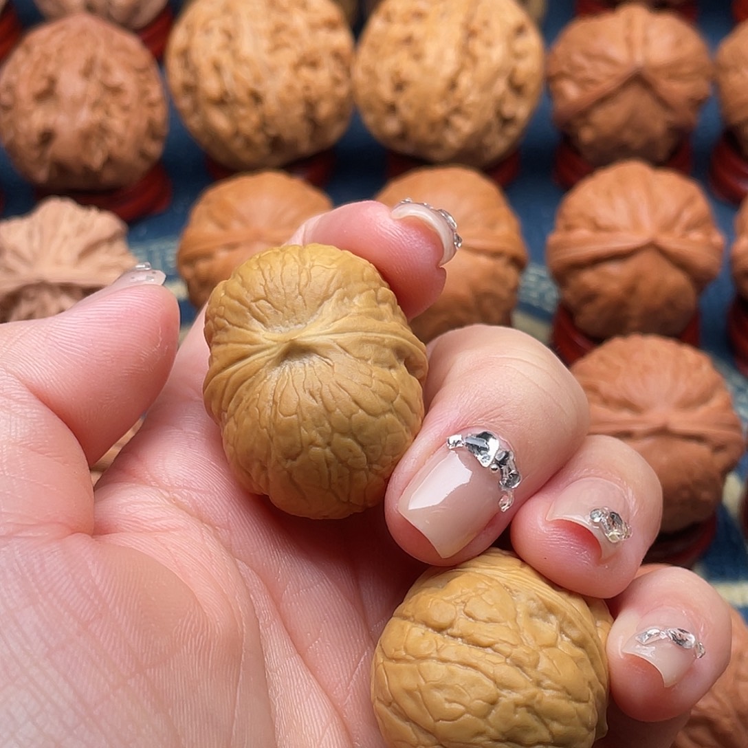 小***」文玩核桃把件精品手捻