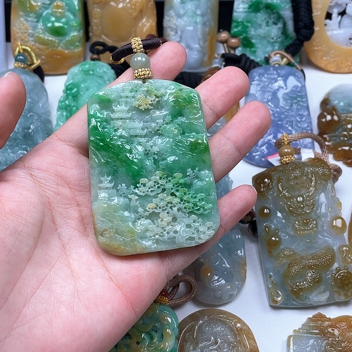 翡翠未镶嵌颈饰@**林