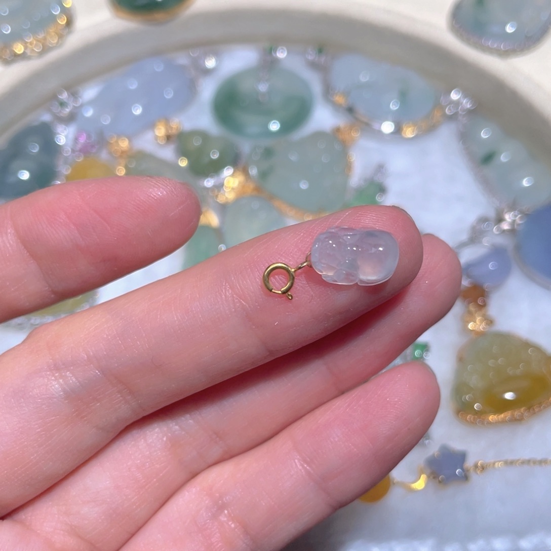 翡翠颈饰18K金镶嵌翡翠