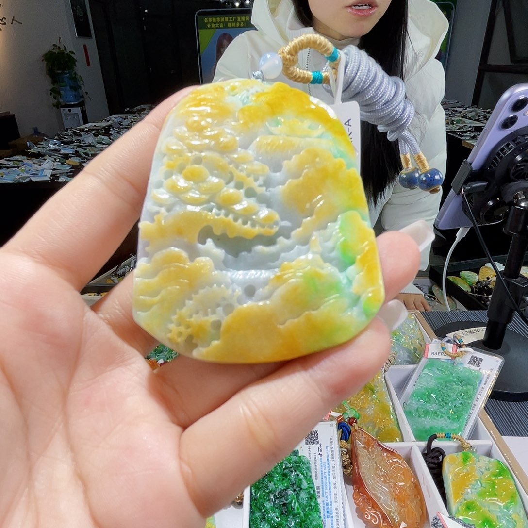 颈饰未镶嵌翡翠一