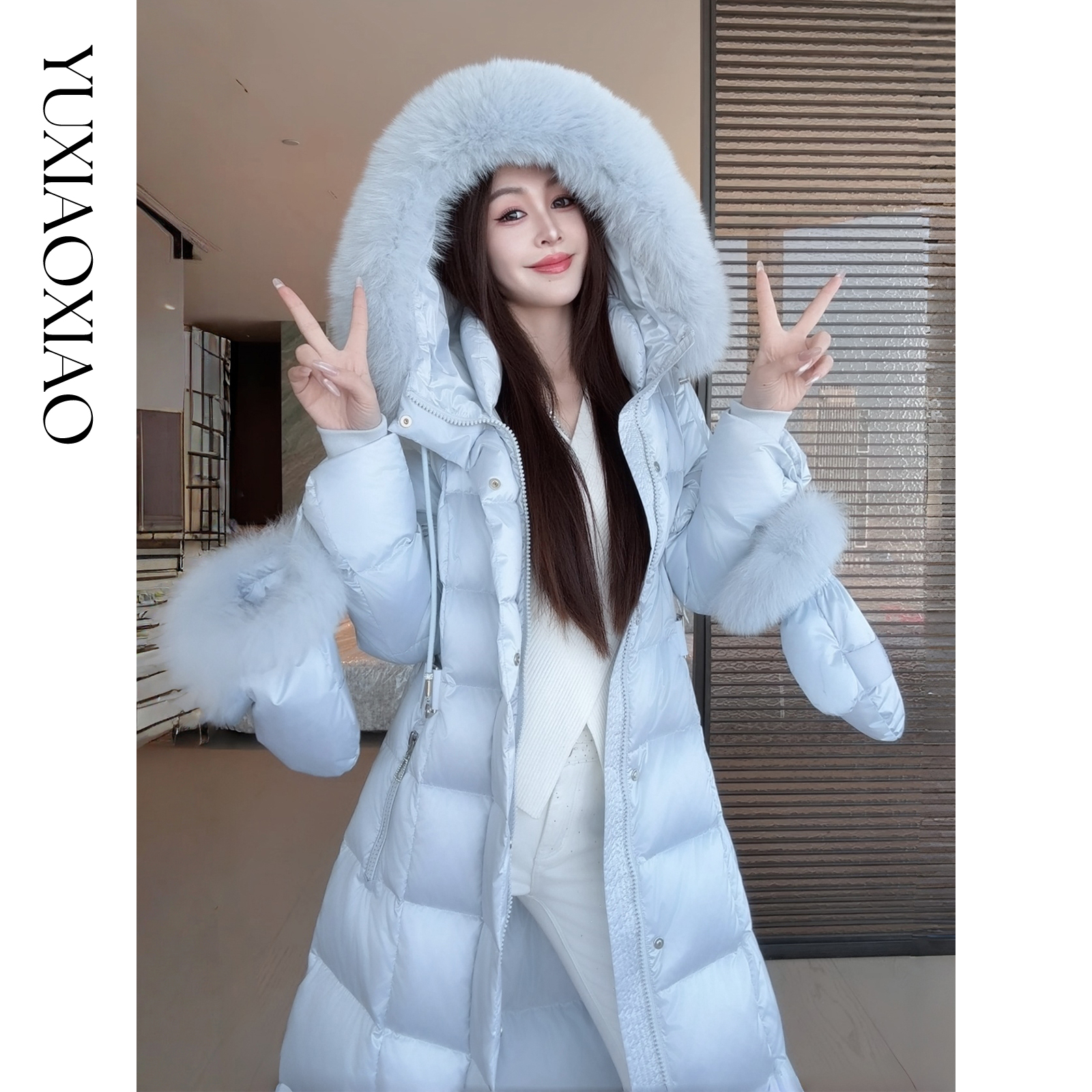 余潇潇【冰雪嘉年华】高密度防钻绒95鹅绒可拆卸毛领弹力松紧羽绒服