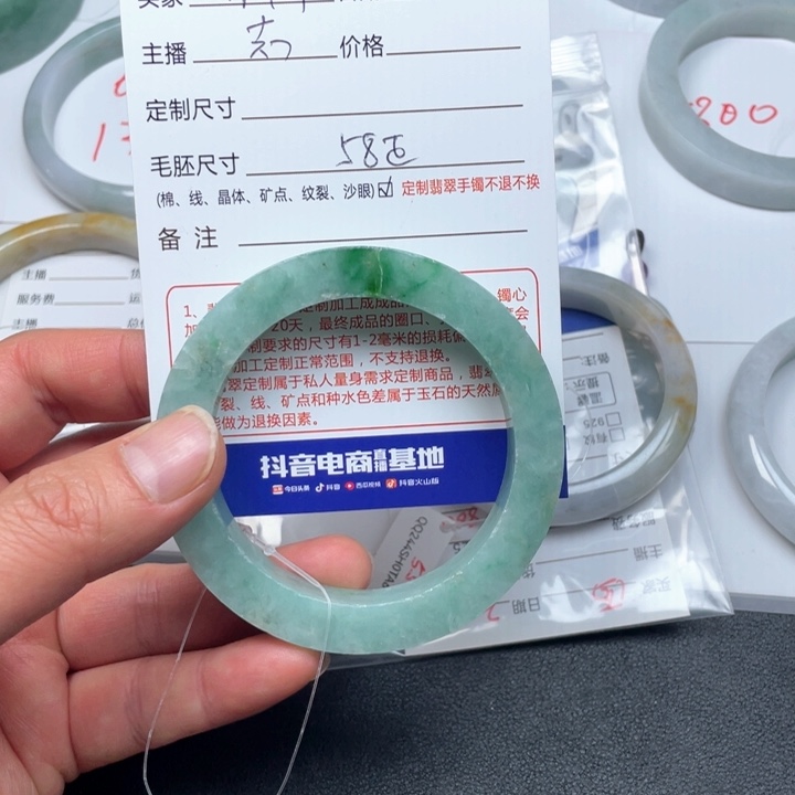 定制翡翠天然翡翠手镯A货未镶嵌小**稳