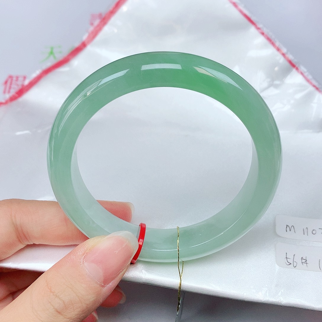 翡翠手镯未镶嵌正圈56