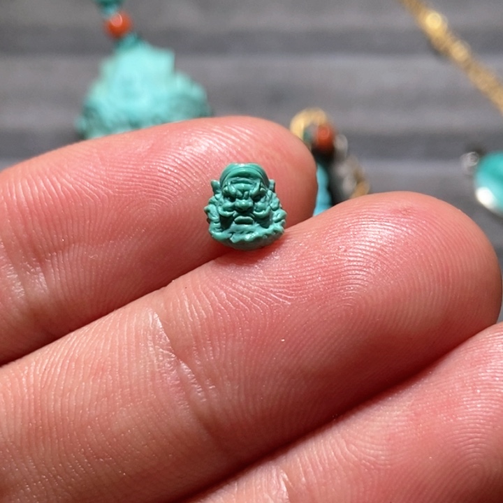 绿松石颈饰未镶嵌