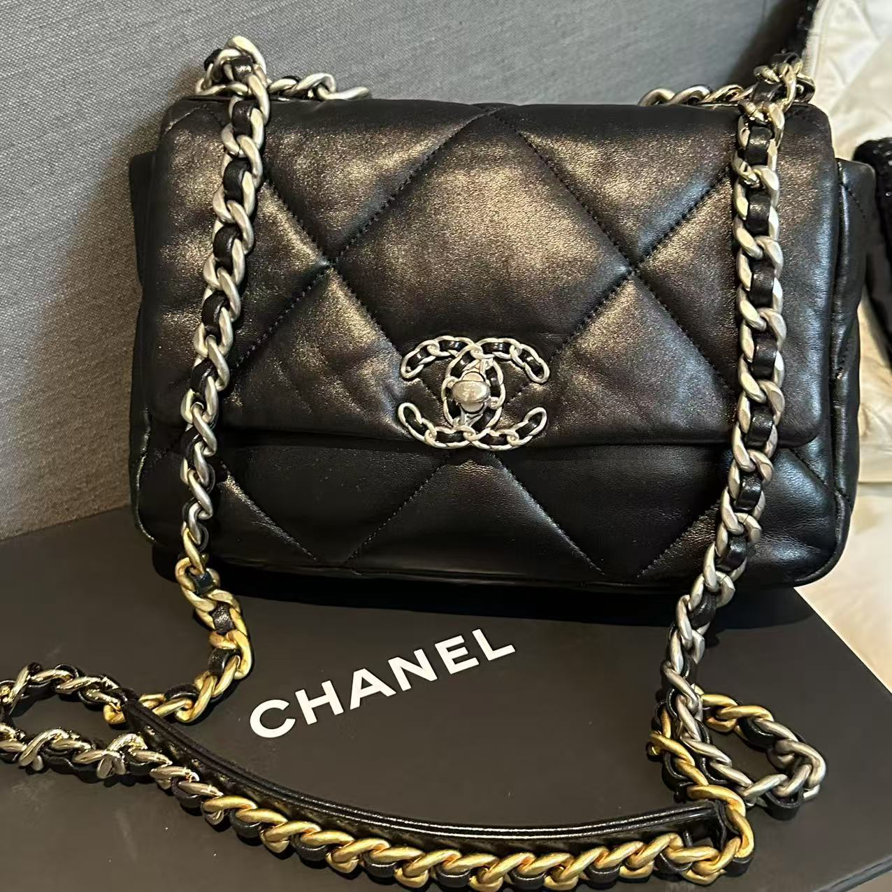 95新 Chanel/香奈儿 多多奢品/香奈儿芯片黑银19bag包/98新包展