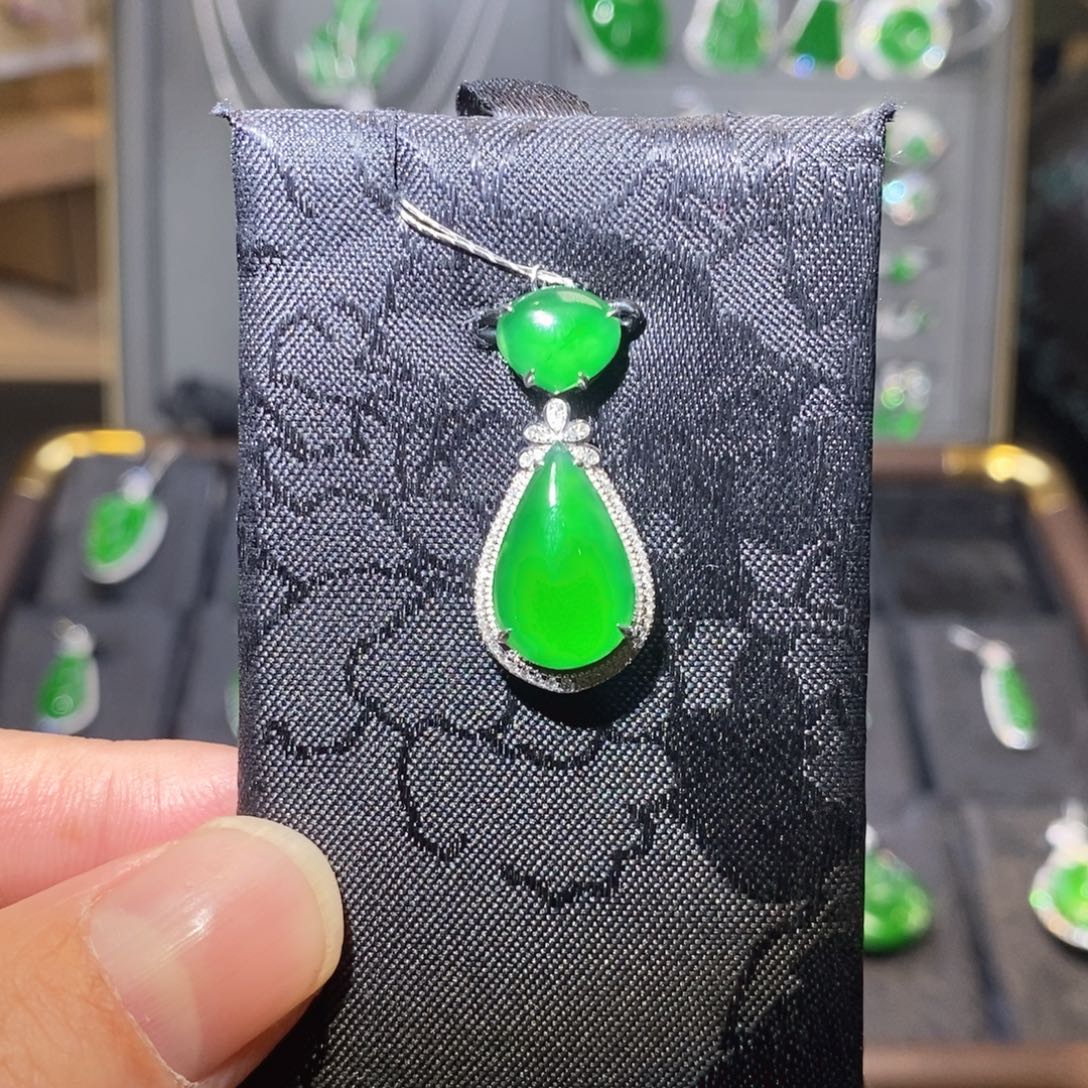 翡翠9K金镶嵌吊坠(不含链)水滴