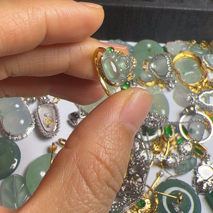 翡翠戒指18K金镶嵌藜*蓁翡翠吊坠项链