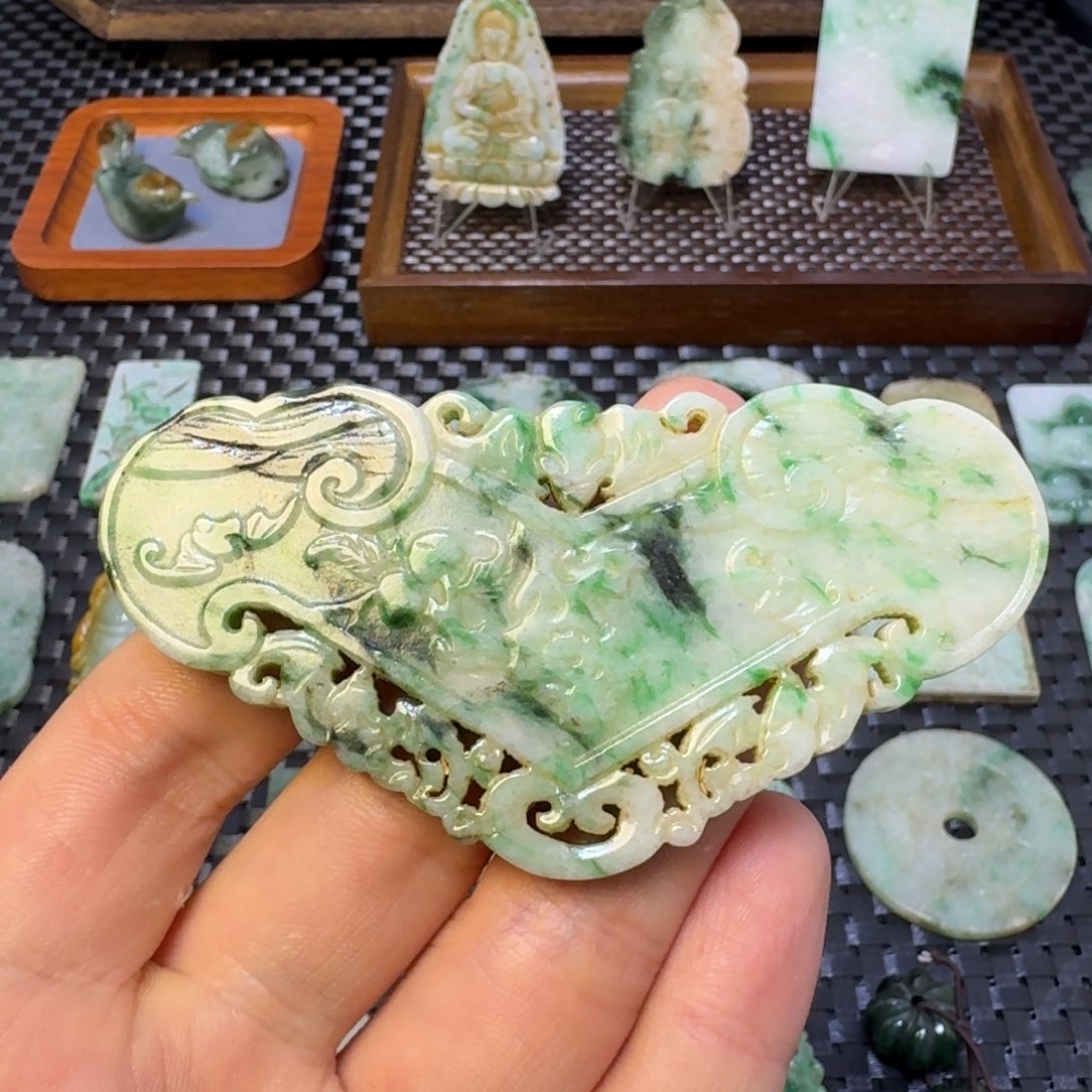 翡翠颈饰未镶嵌鬼*子翡翠颈饰未镶嵌..