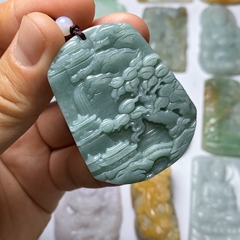 翡翠颈饰未镶嵌翡翠