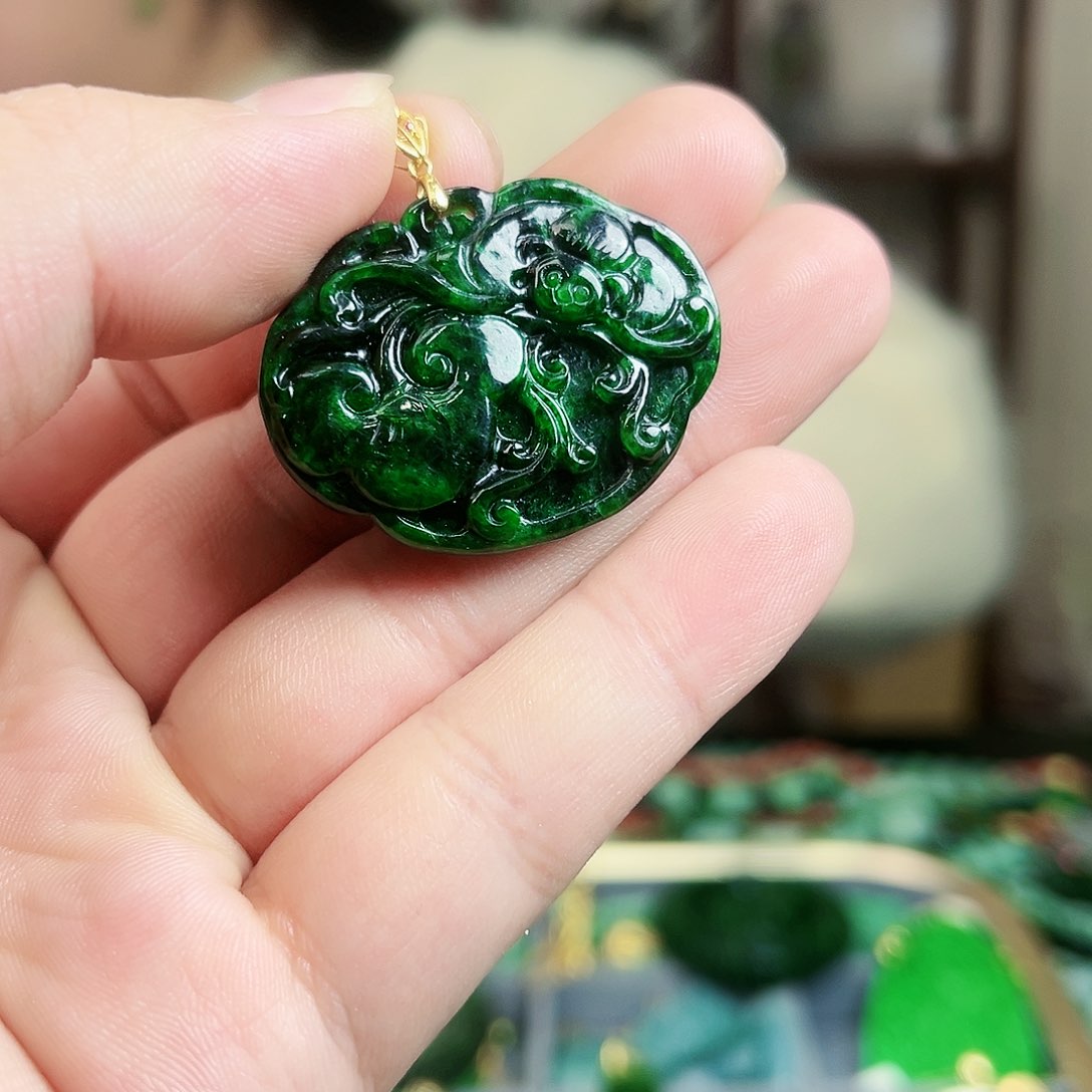 翡翠颈饰18K金镶嵌吊坠