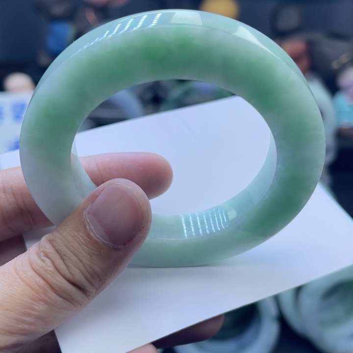 定制翡翠未镶嵌手镯