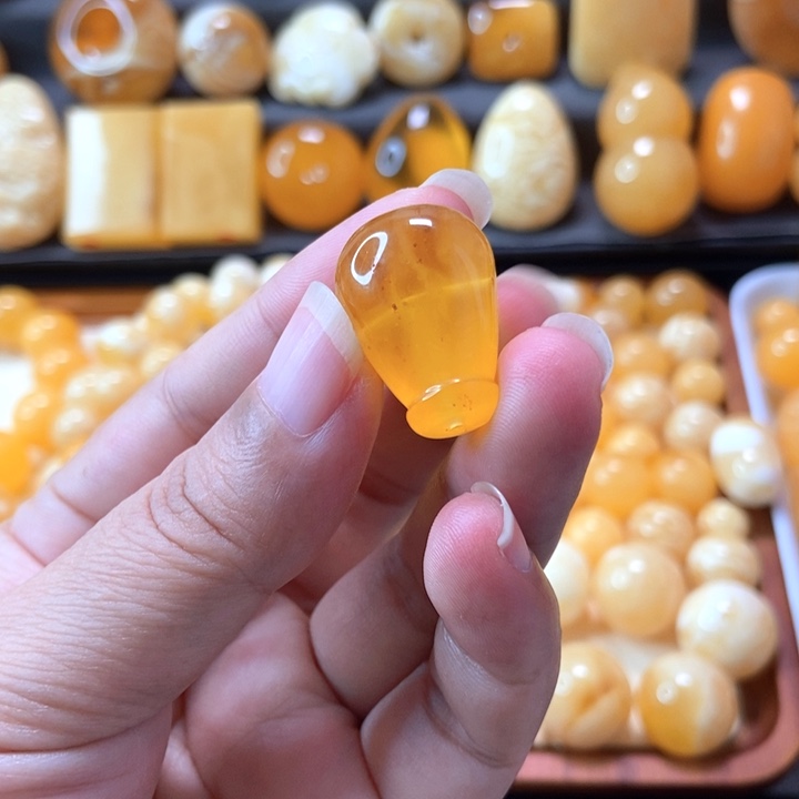 琥珀未镶嵌珠宝奇石