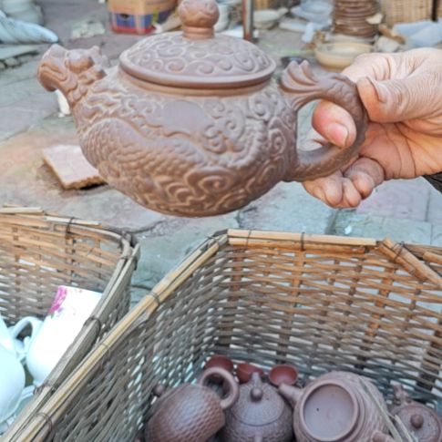 库存微瑕紫砂壶一个