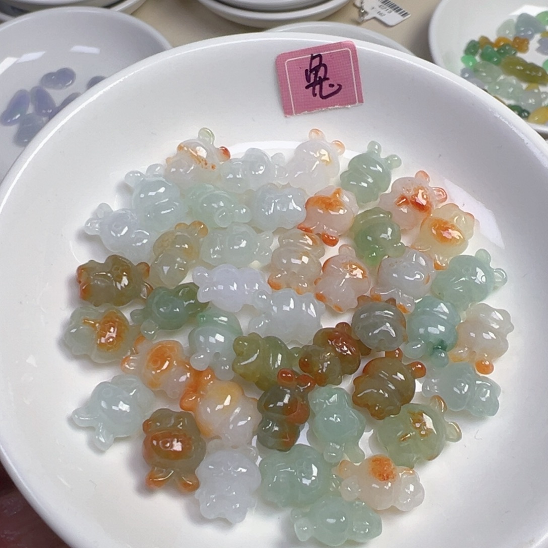 翡翠散珠兔子一只
