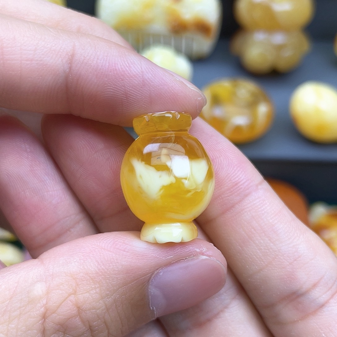琥珀裸石未镶嵌蜜蜡