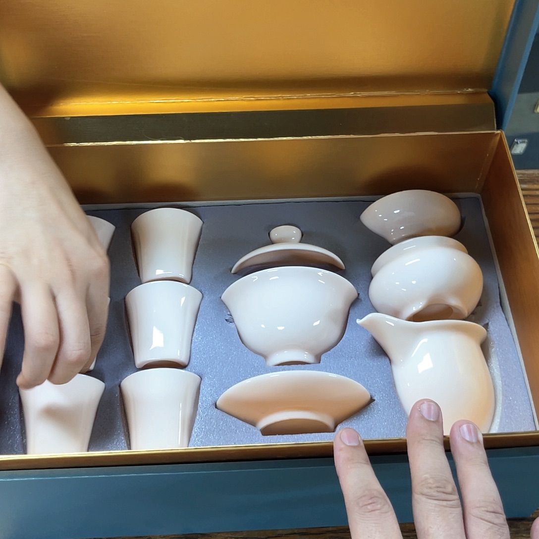 孤品茶具套装等。         