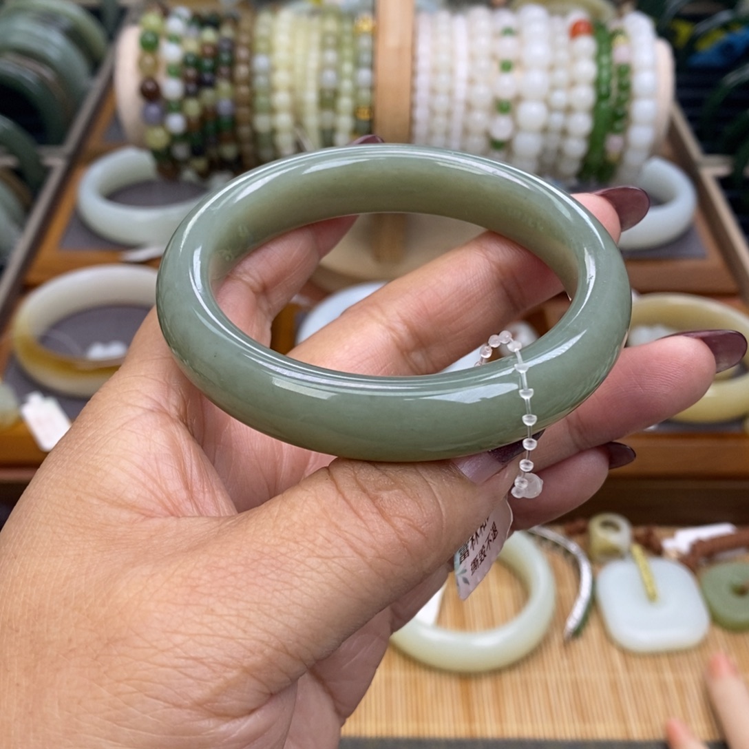 和田玉未镶嵌手镯