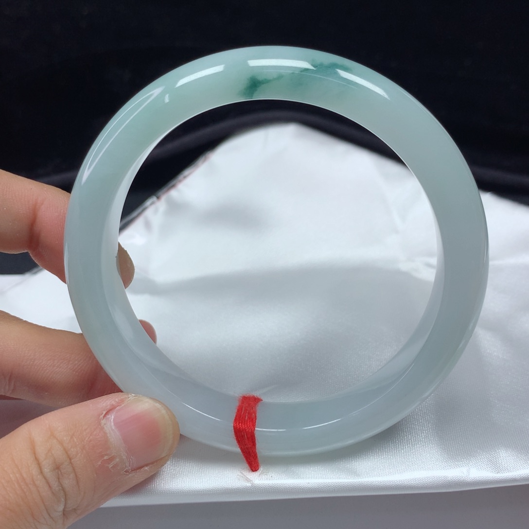 翡翠手镯（圆镯）未镶嵌62.5