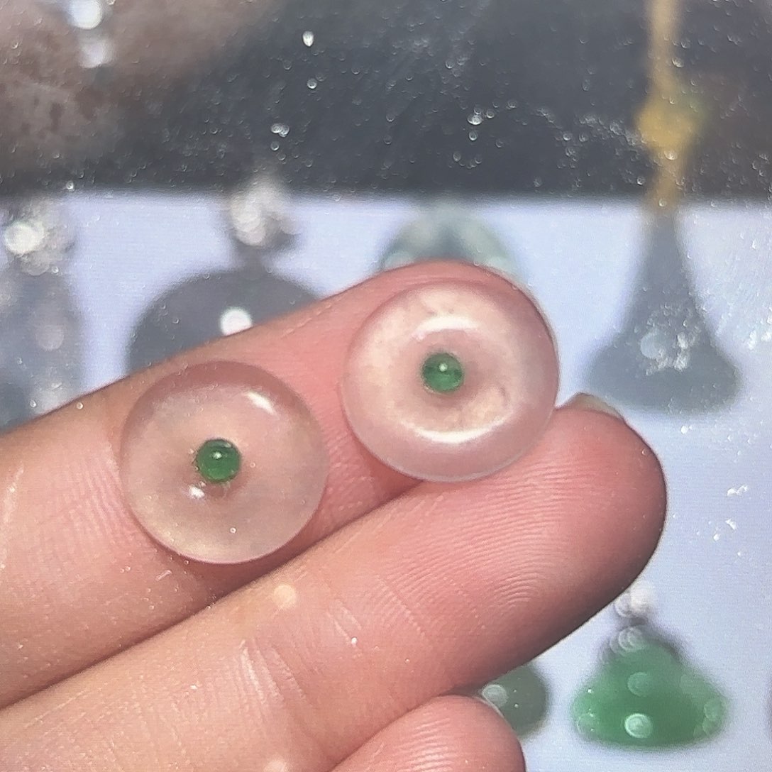 翡翠未镶嵌颈饰一对平扣