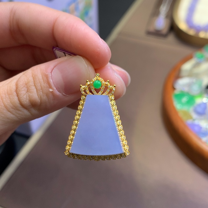 翡翠18K金镶嵌颈饰翡翠