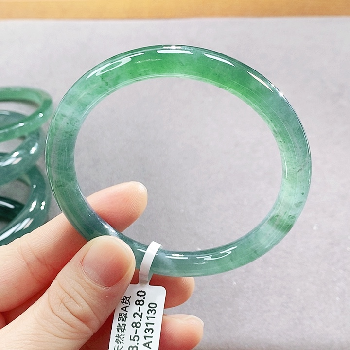 翡翠未镶嵌手镯（圆镯）