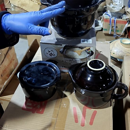 摆件盘子碗茶壶啥都有