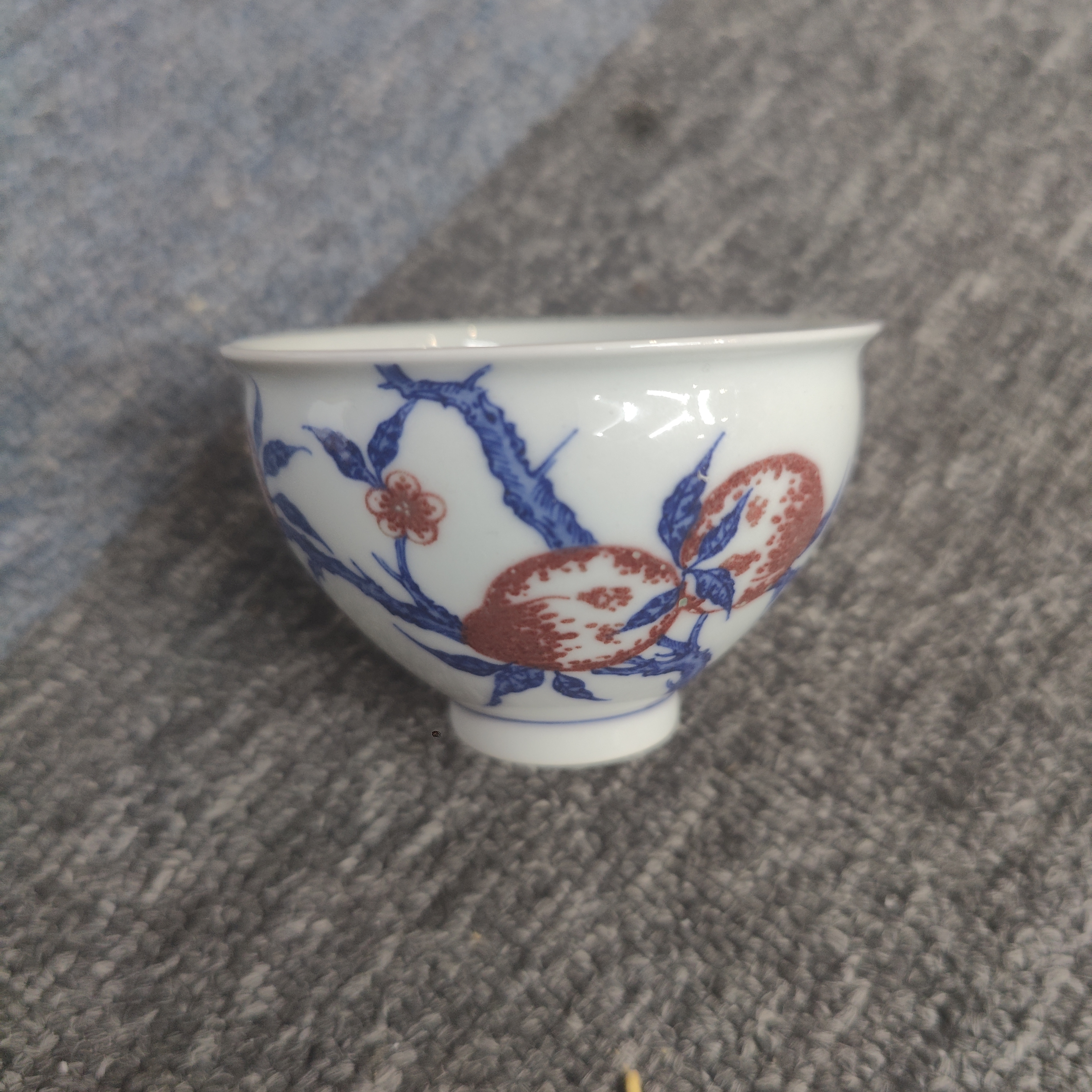 古陶瓷青花釉里红寿桃鸡心压手杯