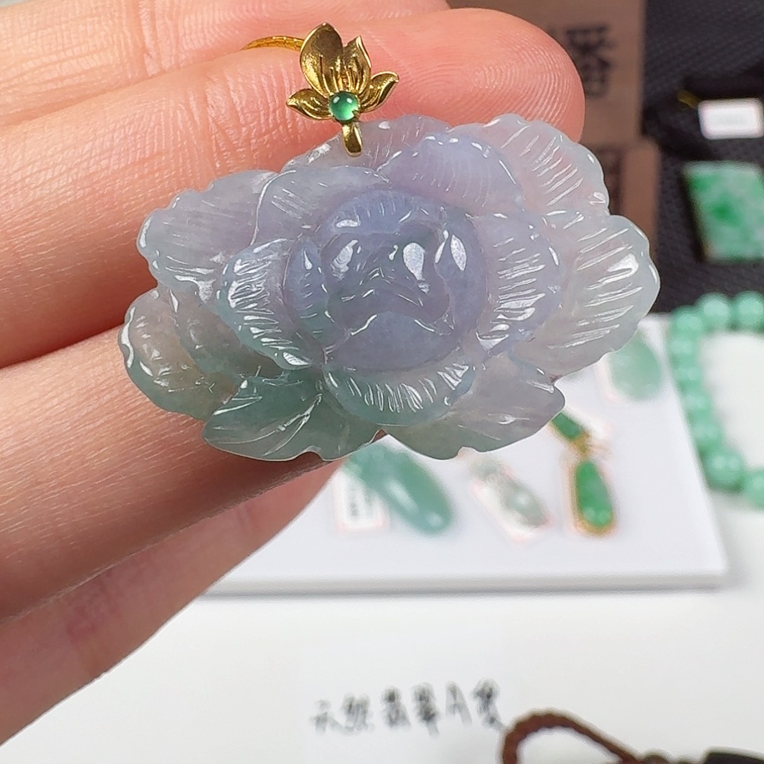 翡翠18K金镶嵌颈饰