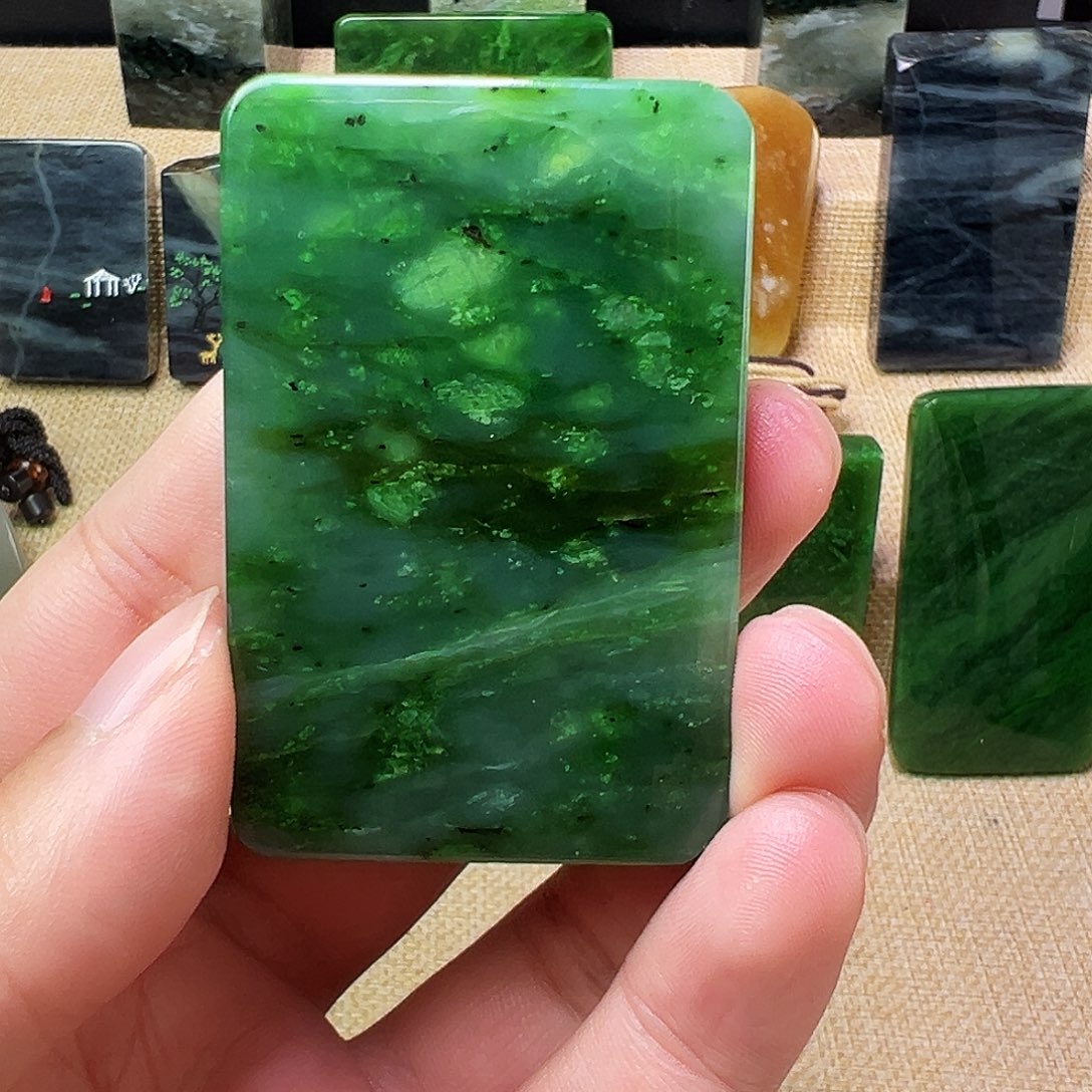 和田玉（碧玉）珠宝半成品未镶嵌