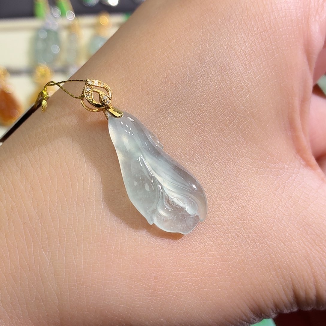 翡翠18K金镶嵌颈饰