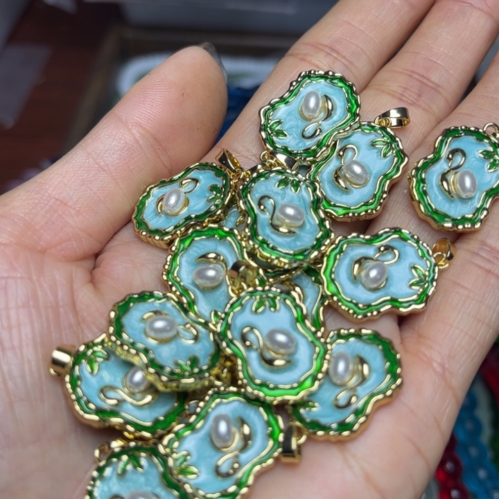 玻璃颈饰1844一个