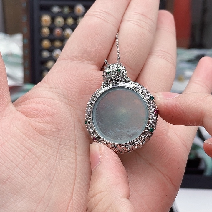 翡翠手镯未镶嵌轻*翡翠