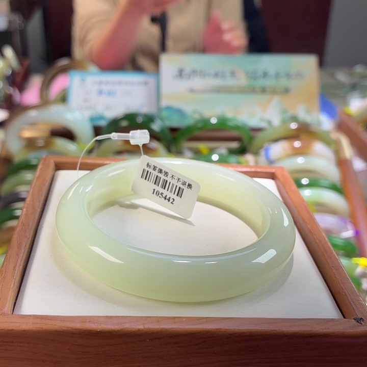 和田玉未镶嵌手镯5 圈口57