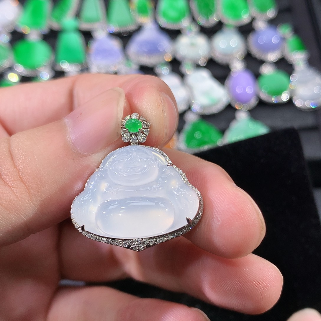 翡翠18K金镶嵌颈饰