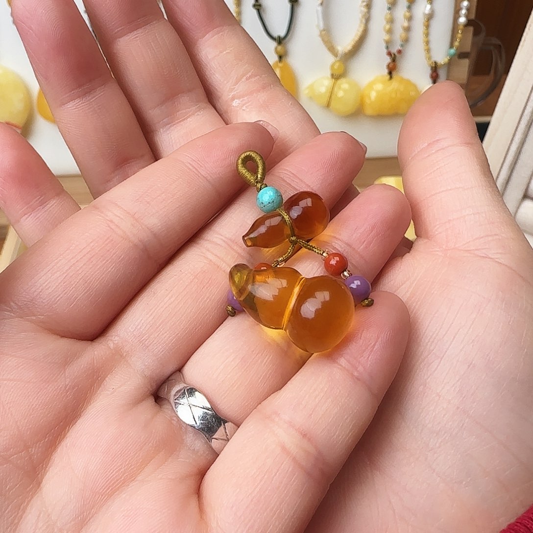 琥珀颈饰未镶嵌爱***?葫芦