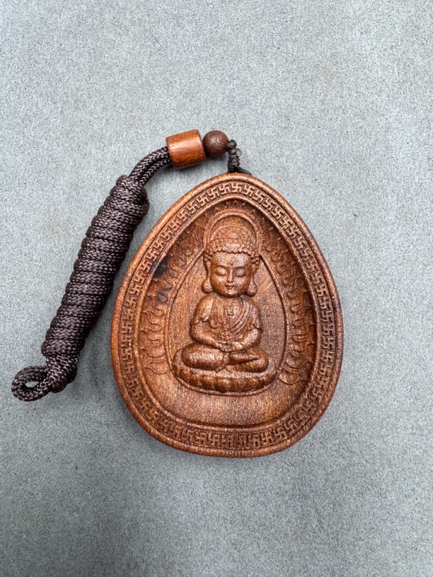 178沉木雕刻吊坠