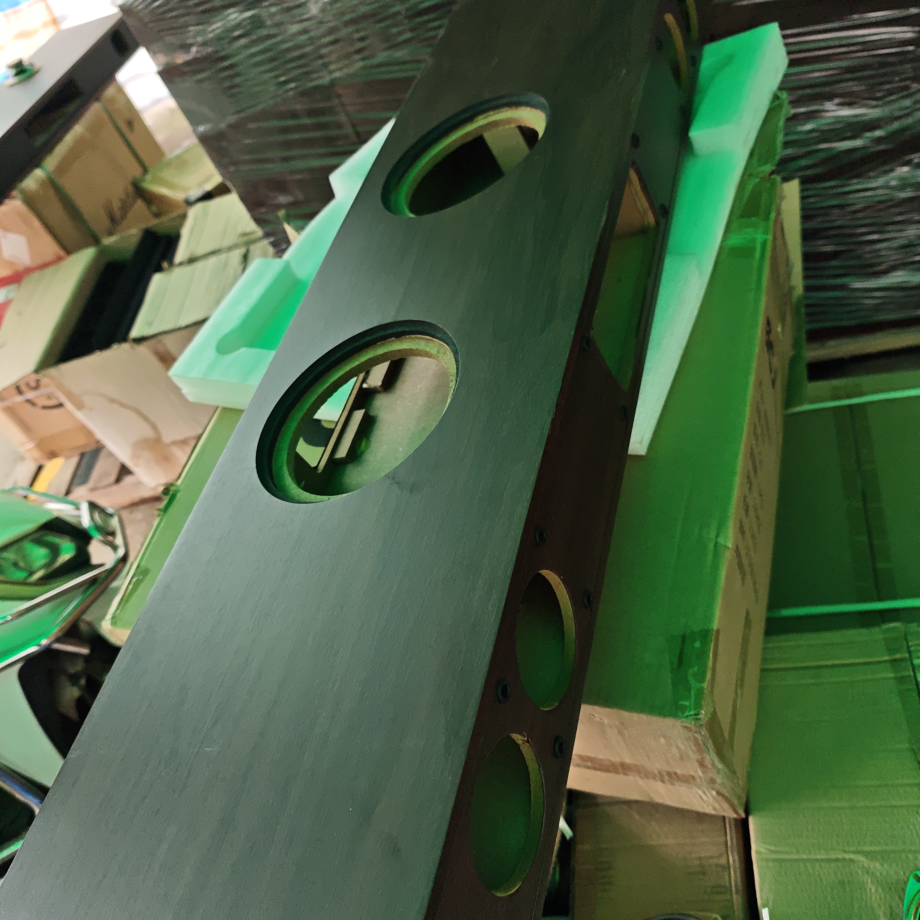 音箱空箱一个的价格。外观有瑕疵，不包邮音箱空箱不包邮一个的价。