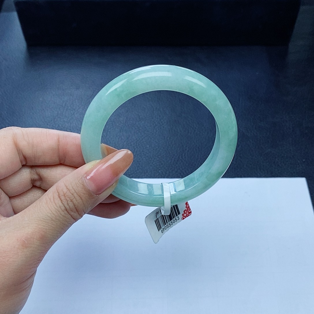 翡翠手镯未镶嵌54圈口