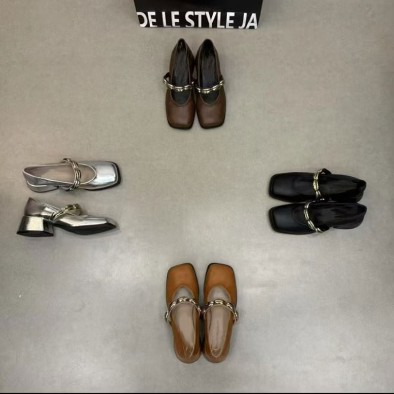 2025年秋季新款休闲时尚百搭一字带金属装饰网红爆款单鞋玛丽珍鞋