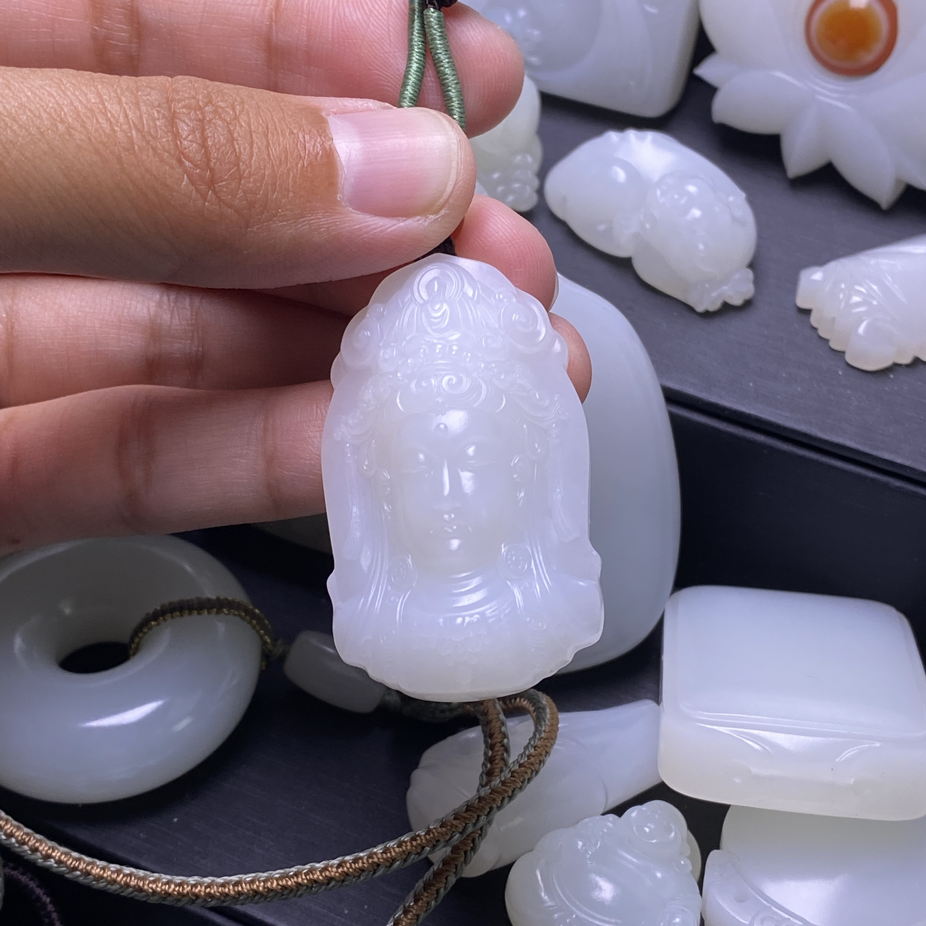 和田玉观音 精工雕刻 挂件