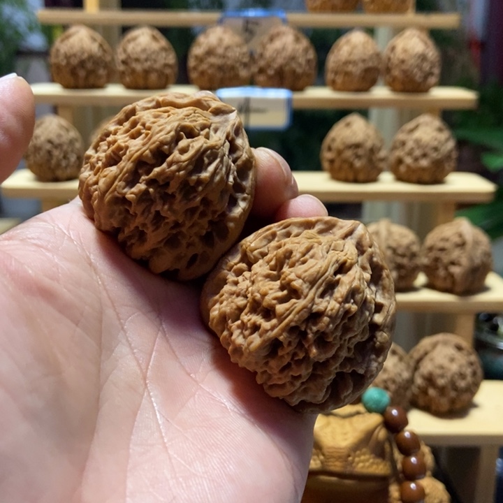 白***主文玩核桃吊坠南疆石文玩核桃