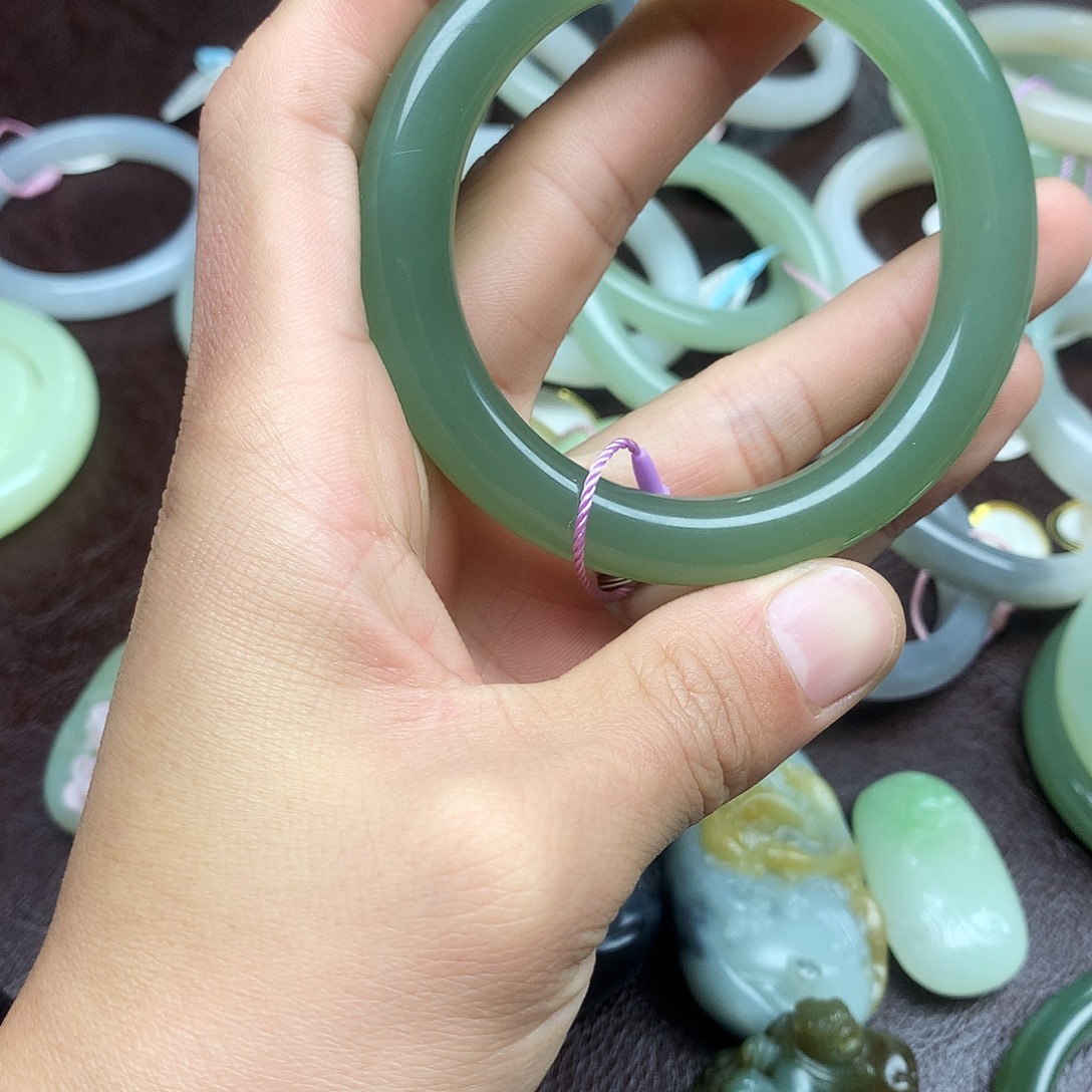 ༺****和田玉未镶嵌颈饰