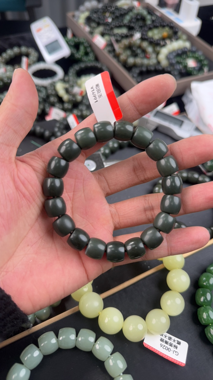 纯天然新疆和田玉沙枣青12mm