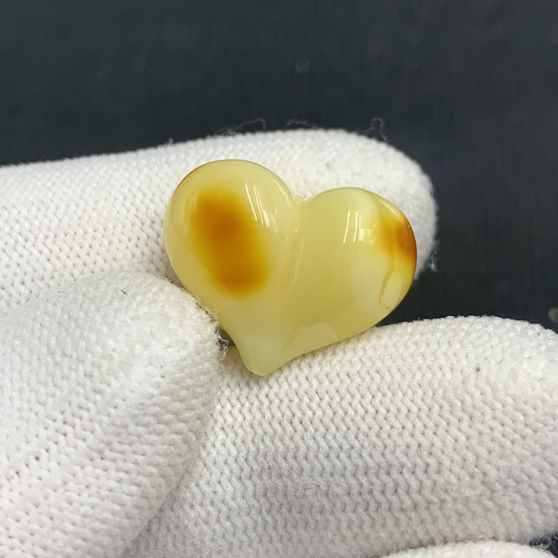 P1170保真原矿俄料尺寸21.1*17.1mm蜜蜡屁桃爱心单颗隔珠微瑕放漏