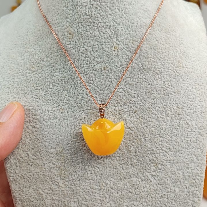 18K金镶嵌吊坠(赠链)蜜蜡