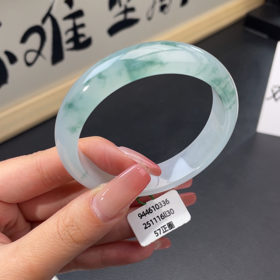 翡翠未镶嵌手镯正圈57冰胶飘花 完整度高