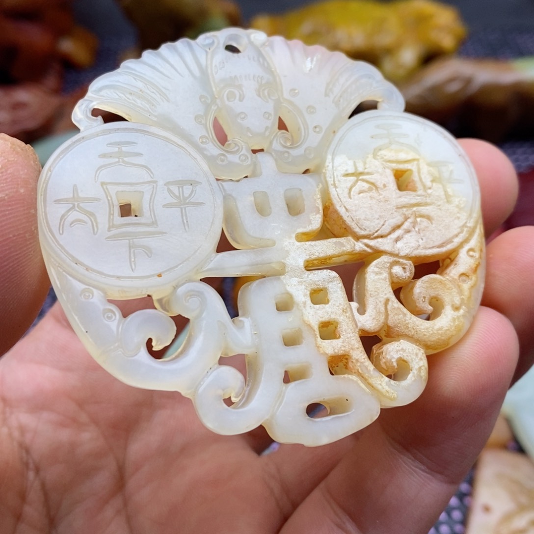 蛇纹石玉颈饰未镶嵌