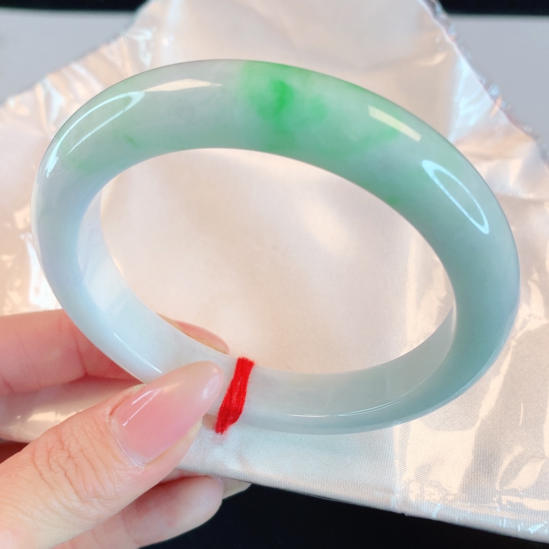 翡翠手镯未镶嵌60圈口