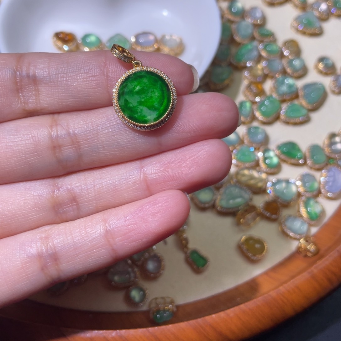 翡翠颈饰18K金镶嵌天然