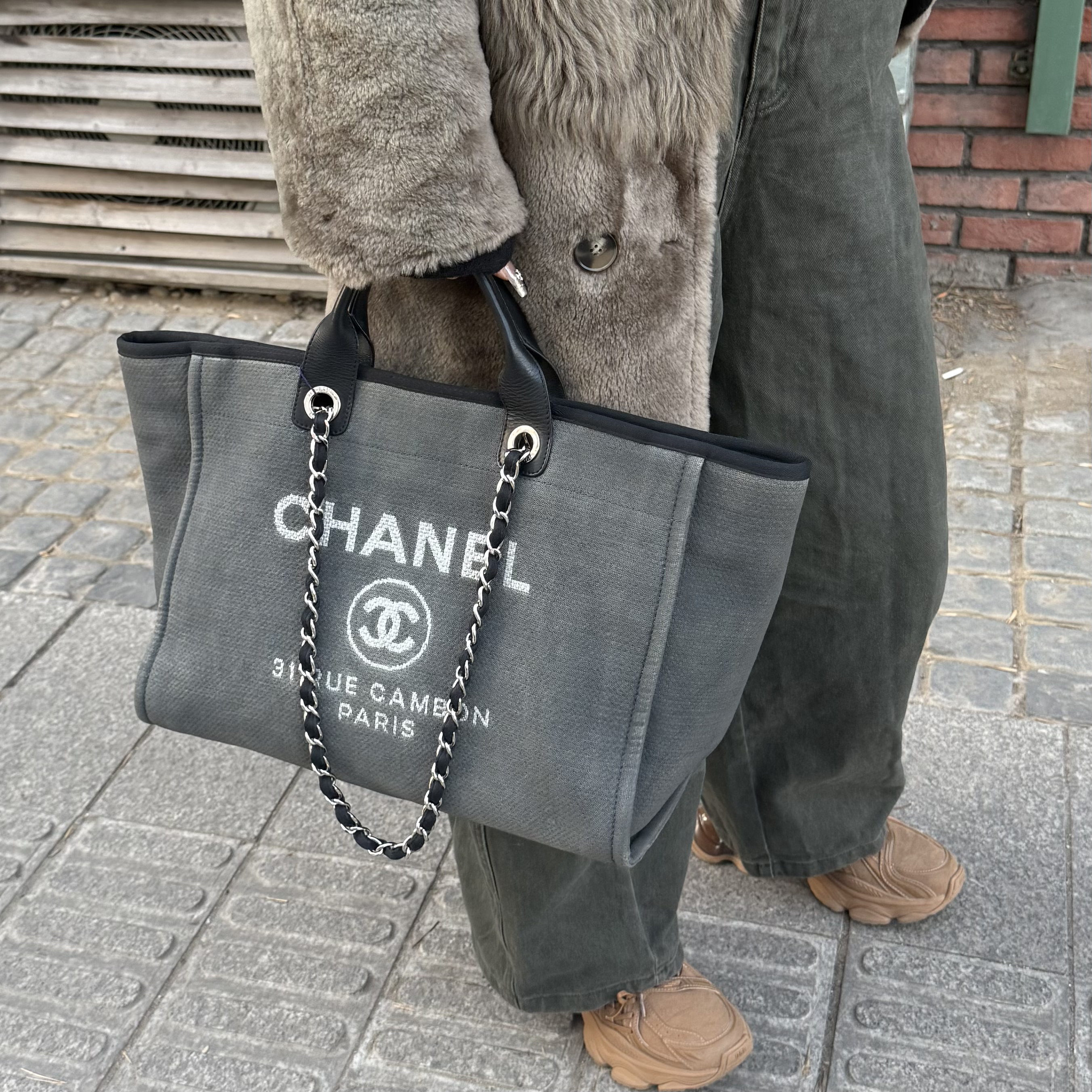 95新 Chanel/香奈儿 香奈儿 烟灰色大号沙滩包